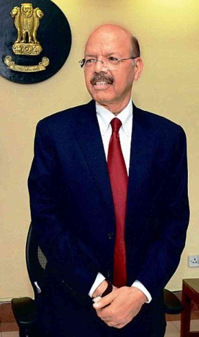 Dr Nasim Zaidi Images