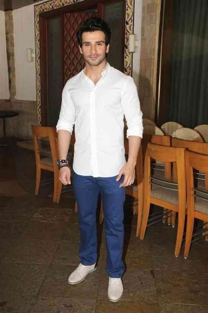 Girish Kumar Pic