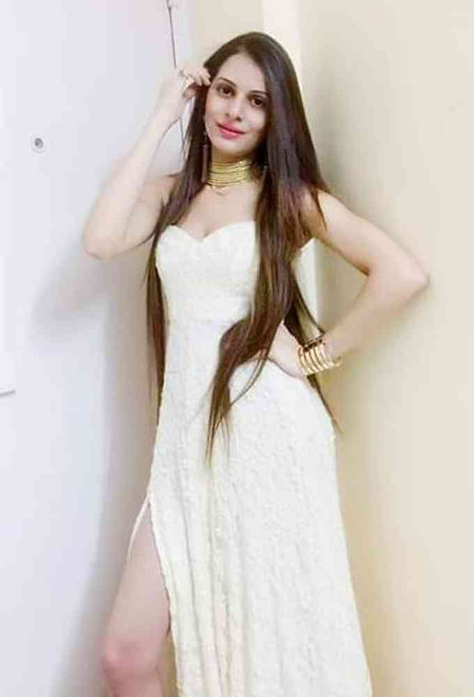 Isha Anaand Sharma Images