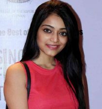 Janani Iyer Images