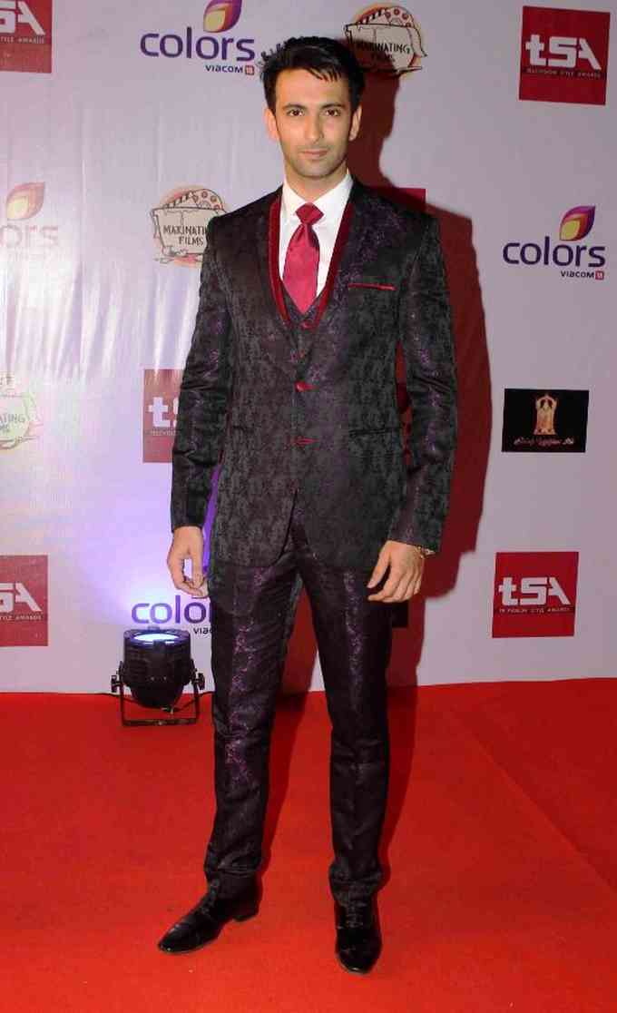 Nandish Sandhu Images