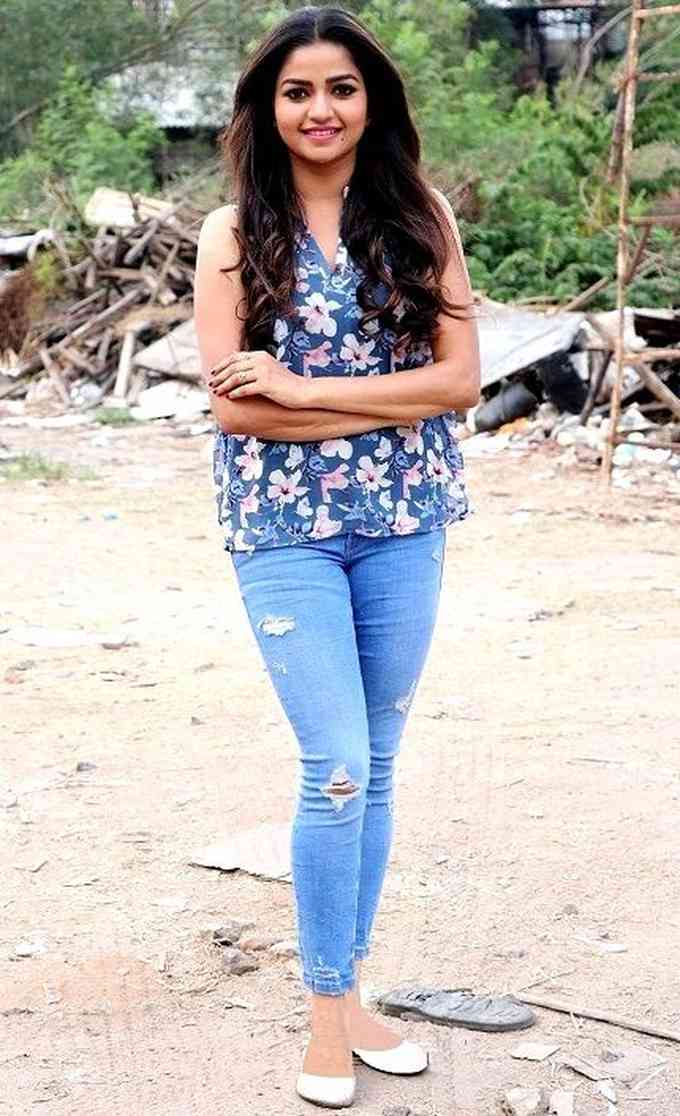 Nithya Ram Pic