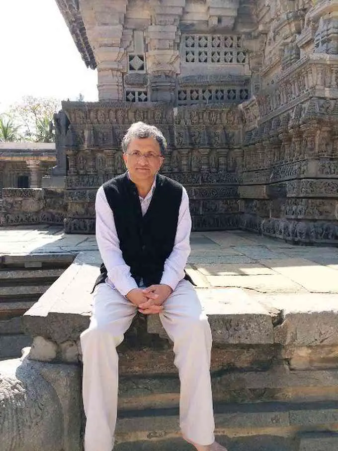 Ramachandra Guha Pic