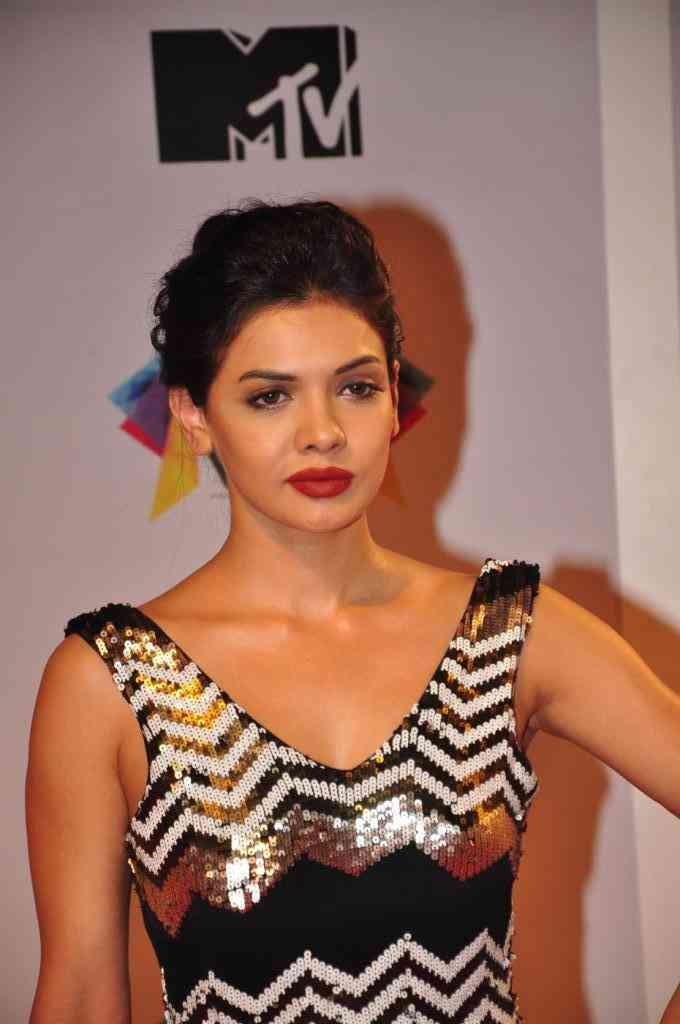 Sara Loren Picture