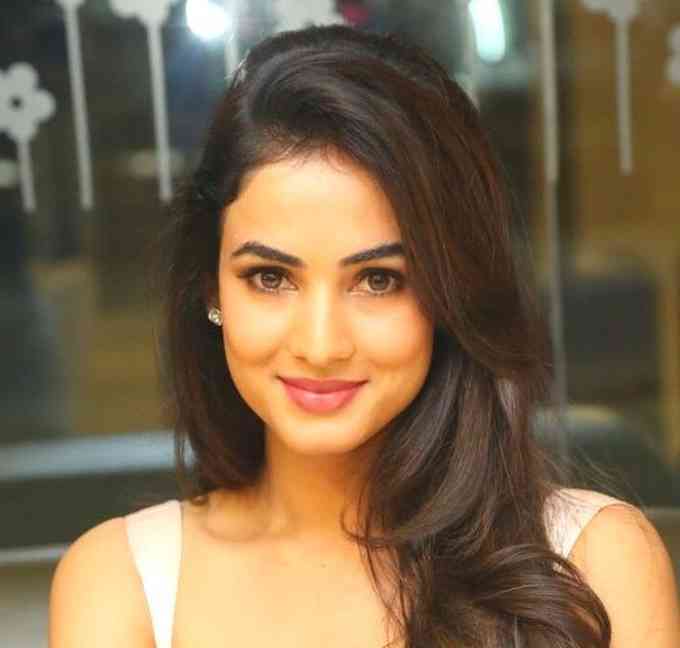 Sonal Chauhan Image