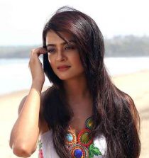 Surveen Chawla Pic