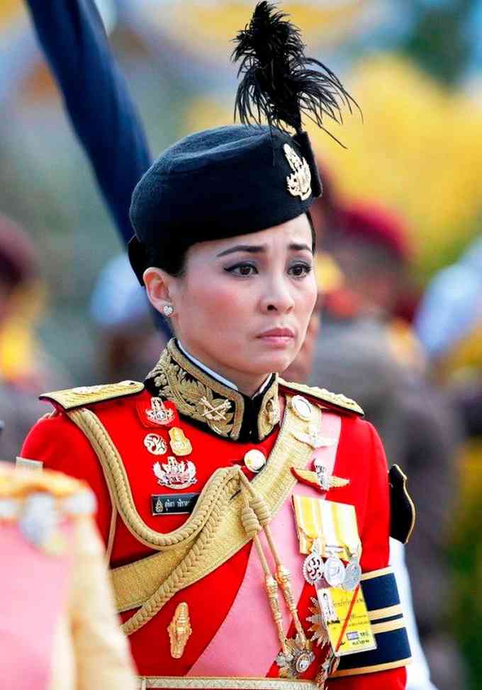 suthida-queen-of-thailand-height-net-worth-affairs-age-bio-and-more