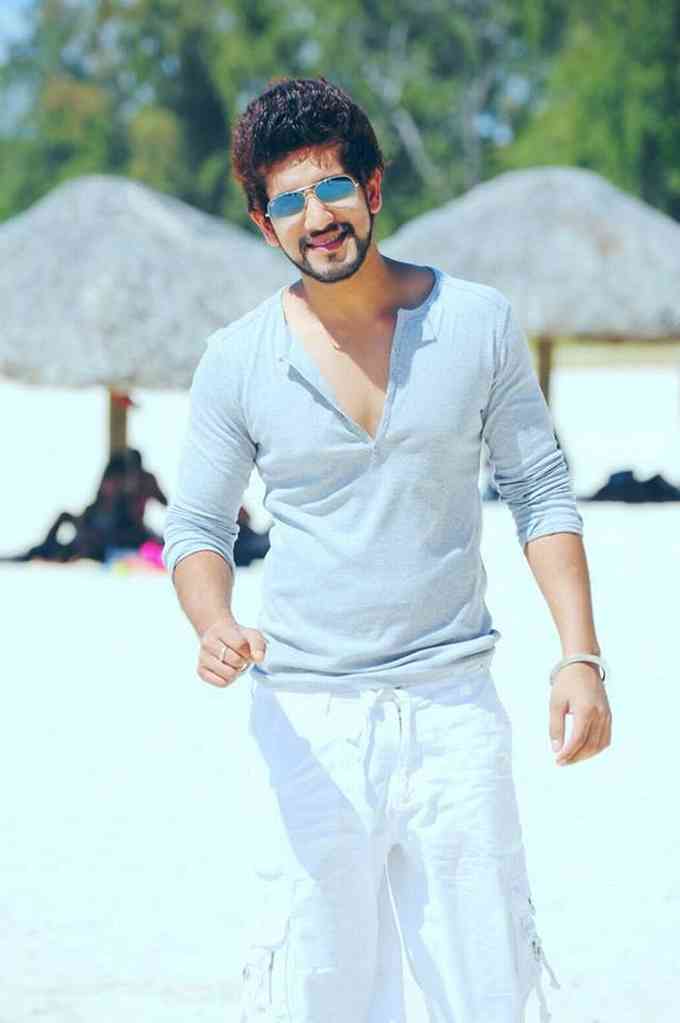 Suyyash Rai  Images