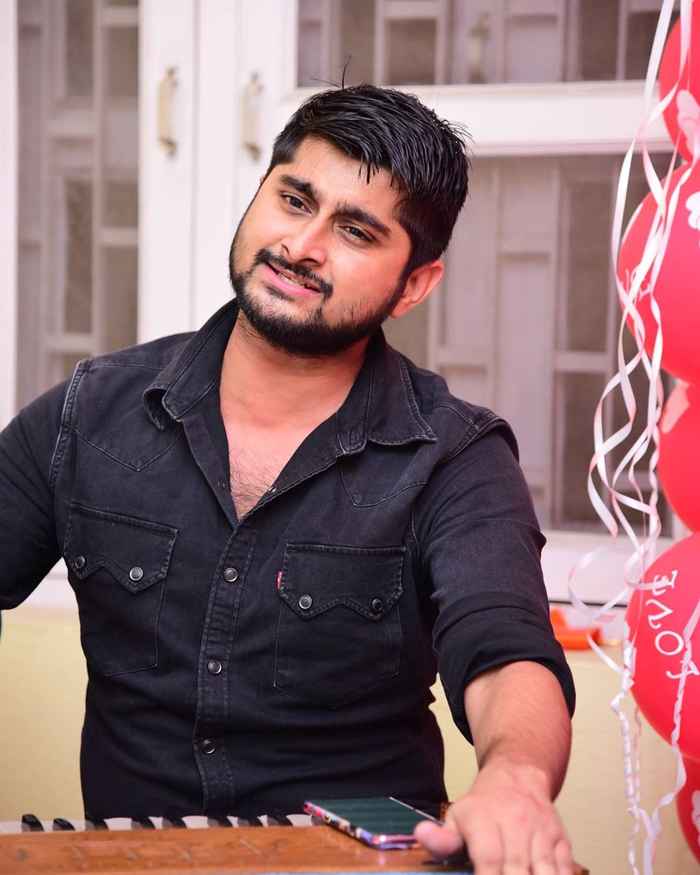 Deepak Thakur Picture