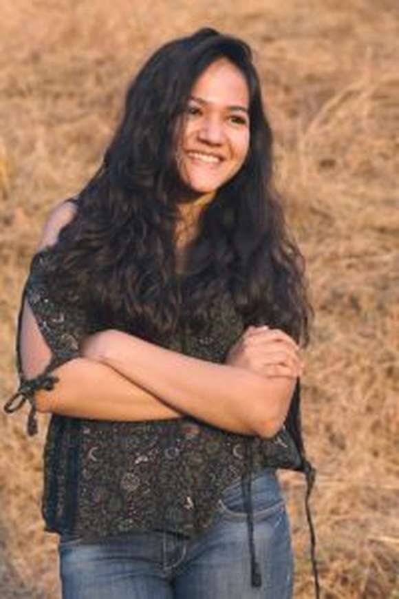 Ayesha Kaduskar Images