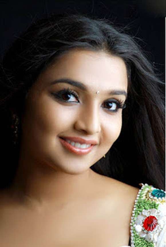 Deepthi Nambiar Images