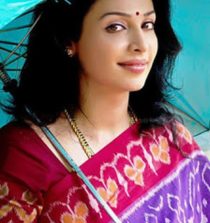 Flora Saini Picture