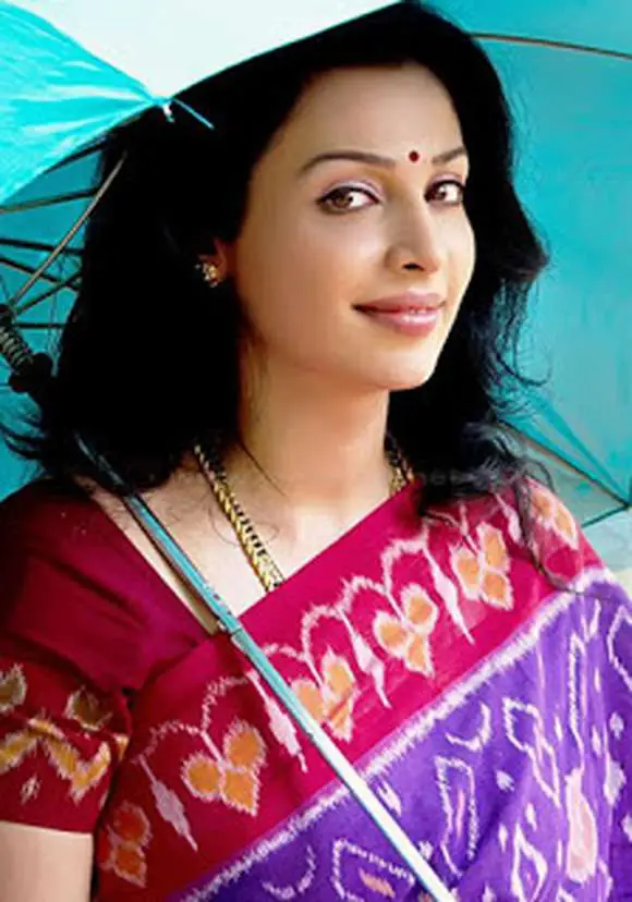 Flora Saini Picture