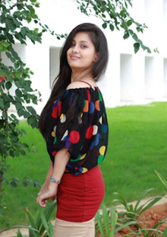 Kanika Tiwari Images