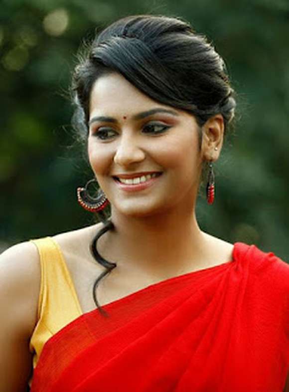 Lakshmi Priyaa Chandramouli Pic