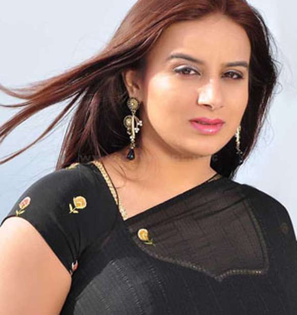 Pooja Gandhi (Sanjana Gandhi)