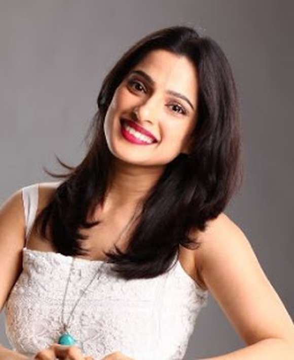 Priya Bapat Images