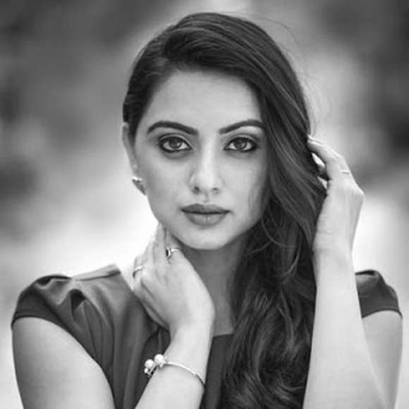 Shruti Marathe Pic