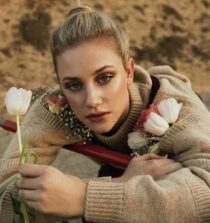 Lili Reinhart. Pic