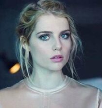 Lucy Boynton. Pic