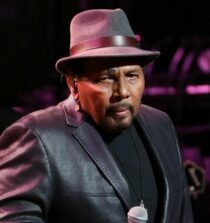 Aaron Neville height