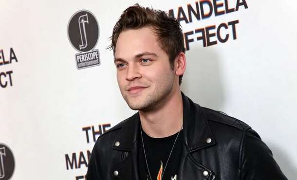 Alexander Calvert height