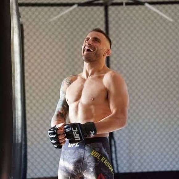 Alexander Volkanovski weight