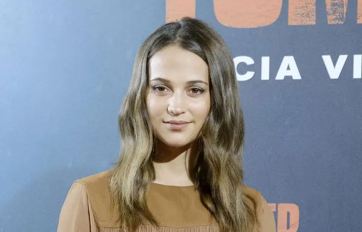 Alicia Vikander height