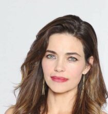 Amelia Heinle weight