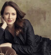 Amy Acker weight