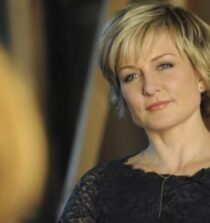 Amy Carlson age