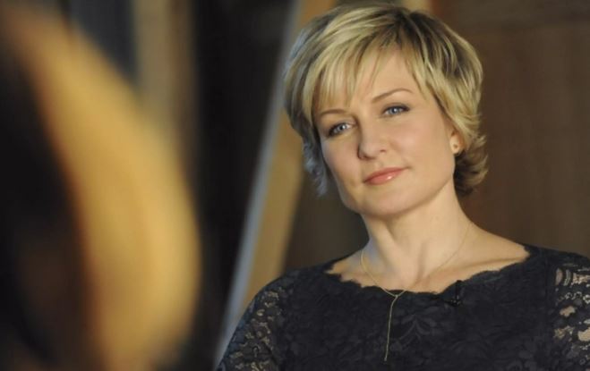 Amy Carlson age