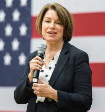 Amy Klobuchar height