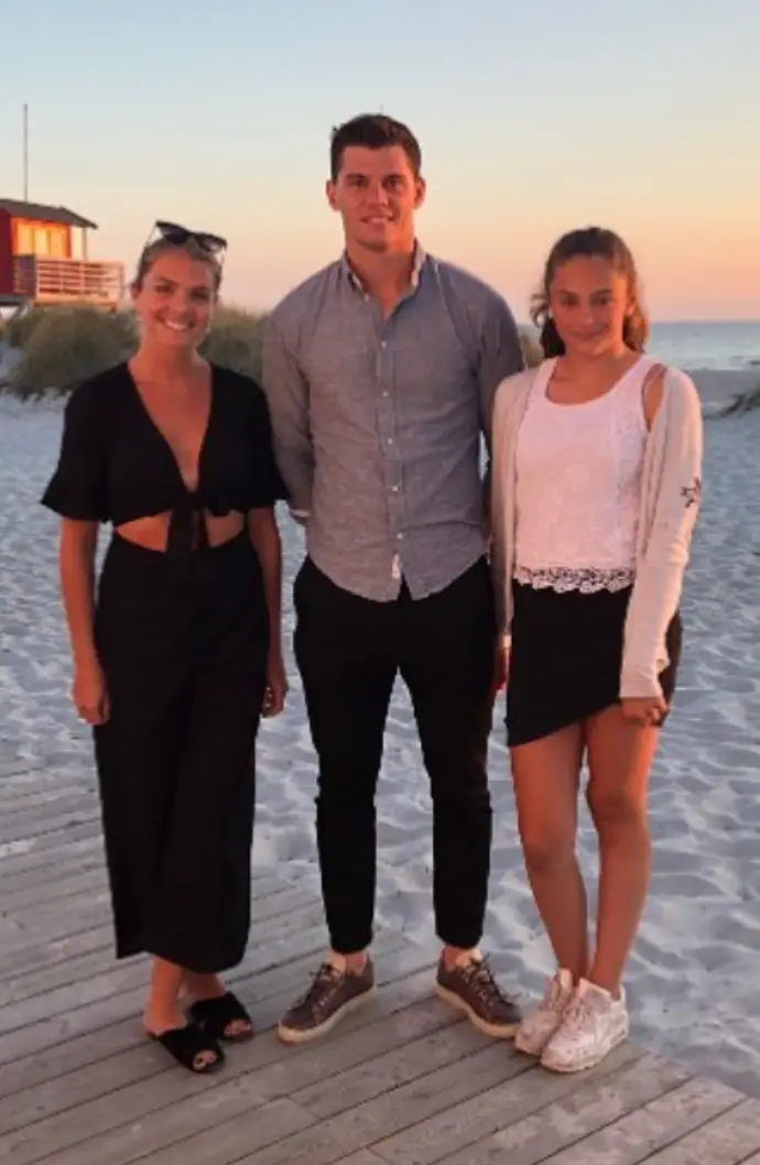 Hockey Happy — Hold Her- Andre Burakovsky