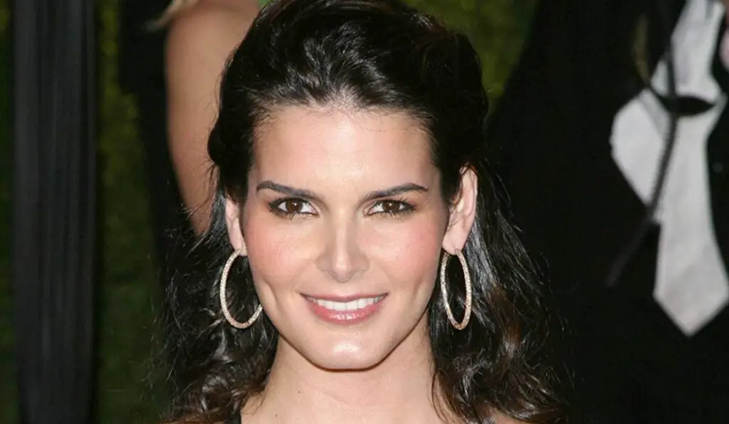 Angie Harmon Age, Net worth: Relationship, Bio-Wiki, Kids, Weight 2024