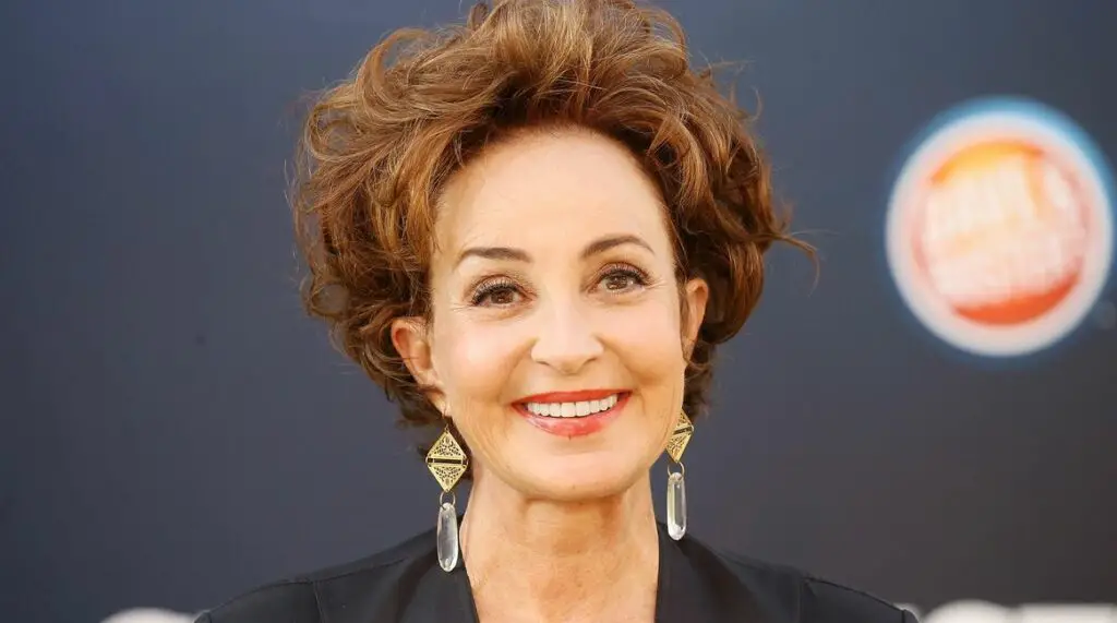 Annie Potts Net worth, Age: Bio-Wiki, Kids, Boyfriend, Weight 2024| The