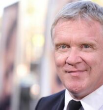 Anthony Michael Hall weight