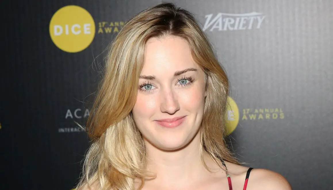 Ashley Johnson- Wiki, Age, Height, Husband, Net Worth (Updated on November  2023)