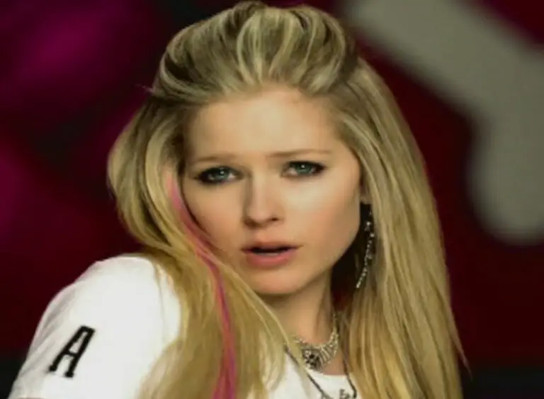 Avril Lavigne Net worth, Age: Wife, Weight, Bio-Wiki, Kids 2024| The Personage