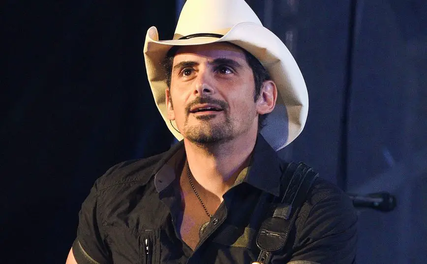 Brad Paisley Net worth, Age BioWiki, Kids, Weight, Wife 2024 The