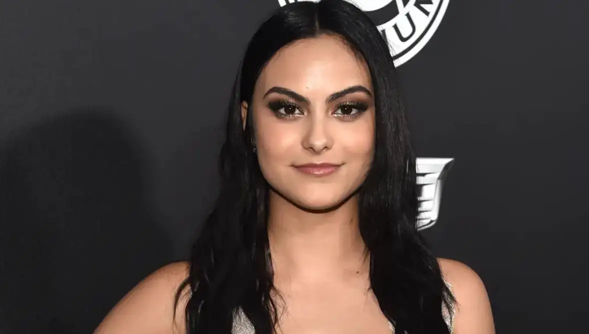 Camila Mendes age