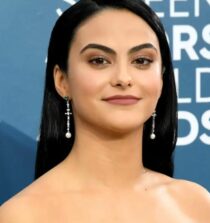 Camila Mendes height