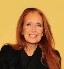 Danielle Steel height