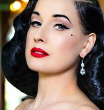 Dita Von Teese weight