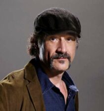 Elias Koteas