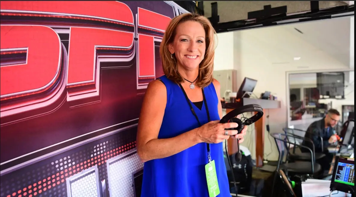 Elizabeth Mowins weight