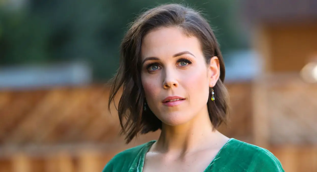 Erin Krakow height