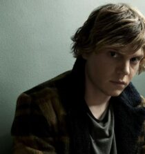 Evan Peters weight