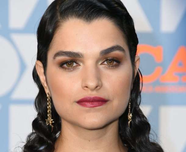 Eve Harlow height