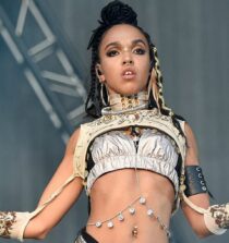 FKA Twigs weight